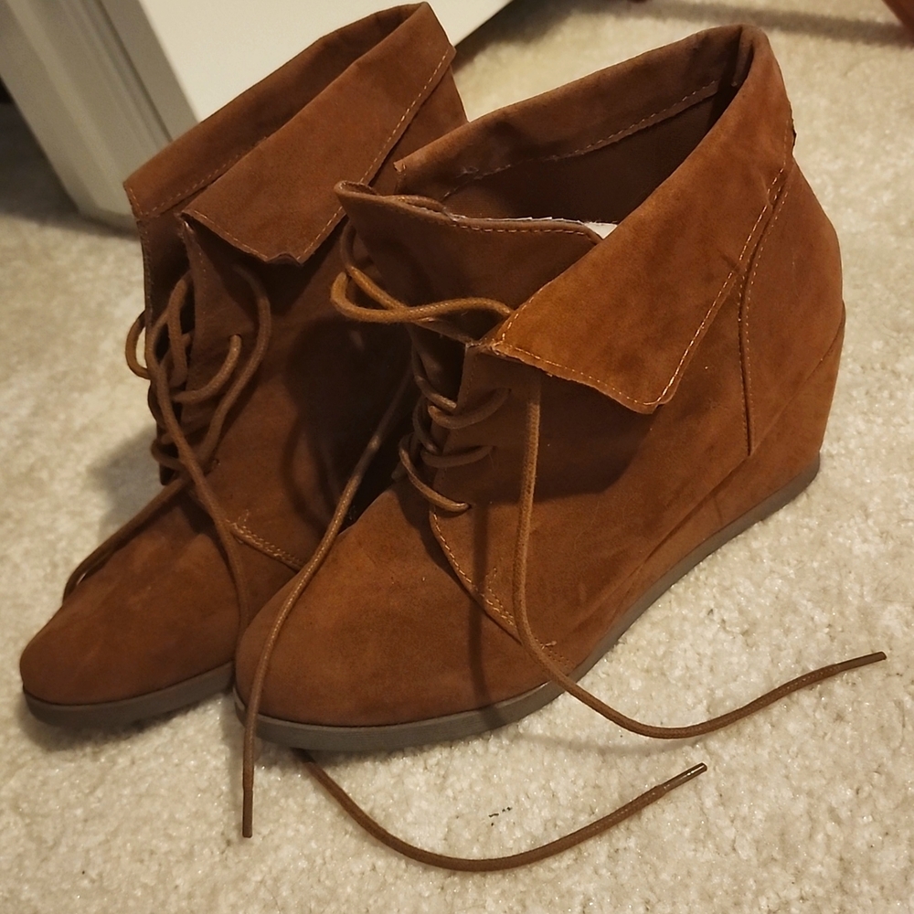 Madden Girl Dearest Suede Size 8